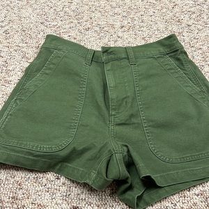 NWT madewell cargo short.  Super stretchy!